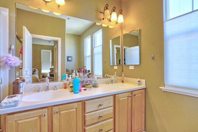 Building Photo - Light, Bright and Warm 2 Bedroom, 2.5 Bath...