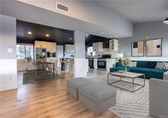 Foto del edificio - 5706 Wallis Lane, Los Angeles, CA 91367 - ...