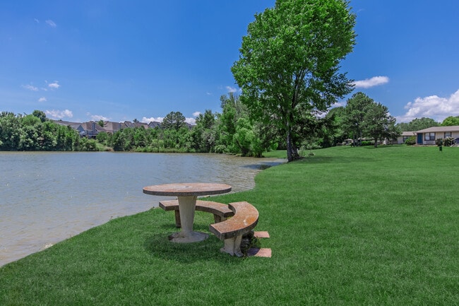 Building Photo - Lakeshore Apartments