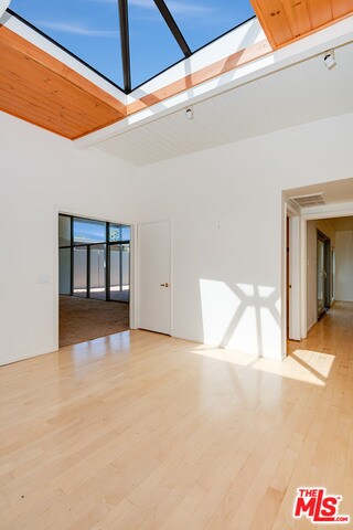 Foto del edificio - 7870 Woodrow Wilson Dr