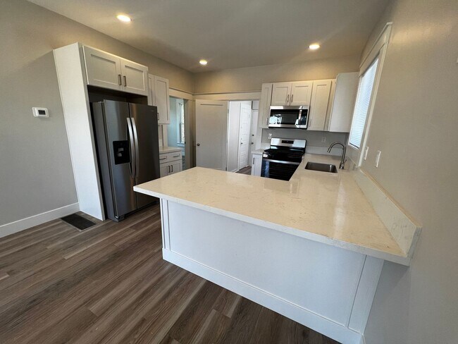 Foto del edificio - Beautiful 2-Bedroom House with Yard