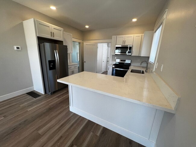 Building Photo - Beautiful 2-Bedroom House with Yard