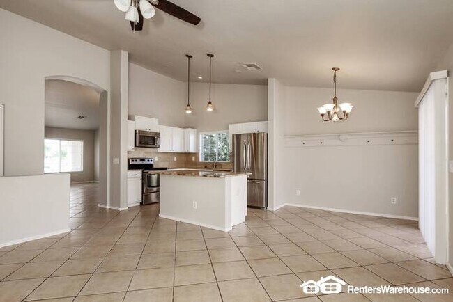 Foto del edificio - Stunning 4 bedroom with 3 car garage!