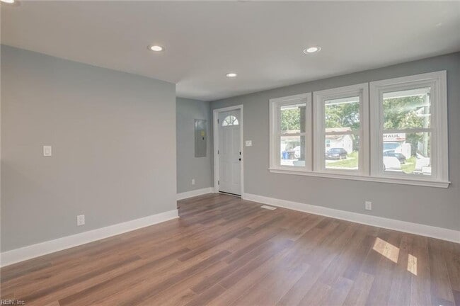 Building Photo - Beautifully remodeled single family home!