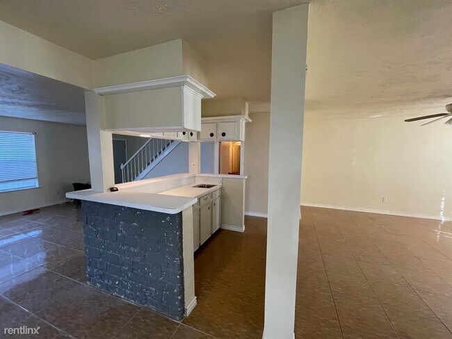 Building Photo - 4 br, 2.5 bath Townhome - 11523 Sabo Road