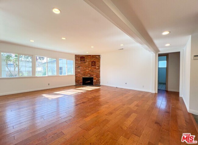 Building Photo - 8129 Greenbush Ave