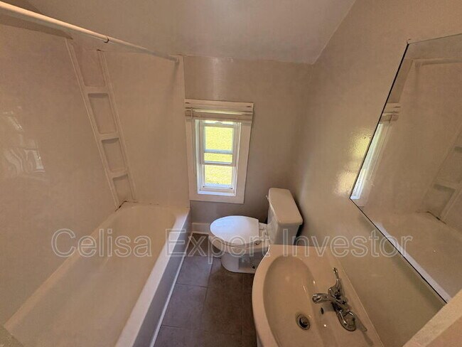 Foto del edificio - 2401 Miner St