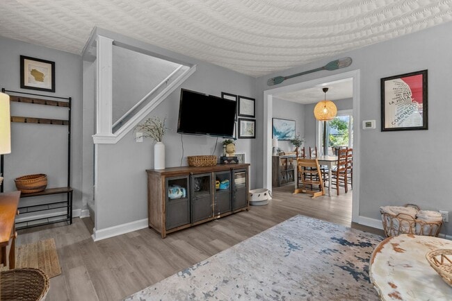 Photo - Furnished 4 bedroom Near NOB House