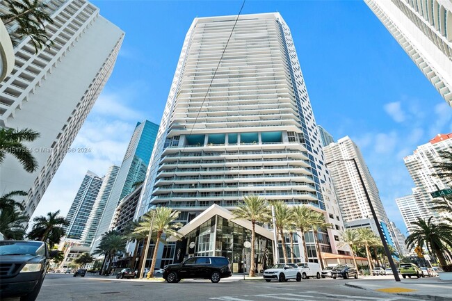 Foto del edificio - 1300 Brickell Bay Dr