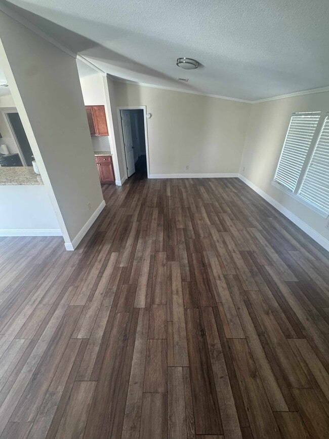 Foto del edificio - 2816 E Lake Rd