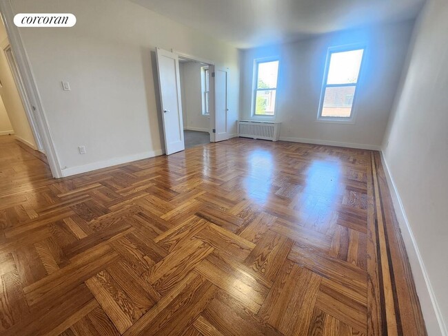 Building Photo - 3900 Greystone Ave
