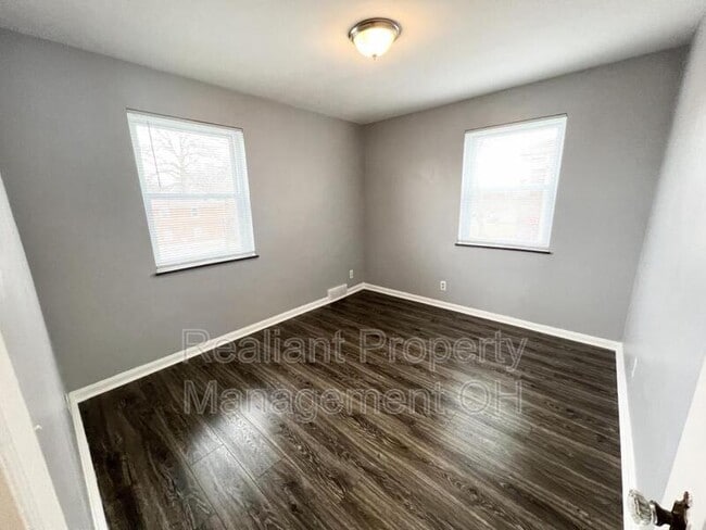 Building Photo - 7305 Brookcrest Dr