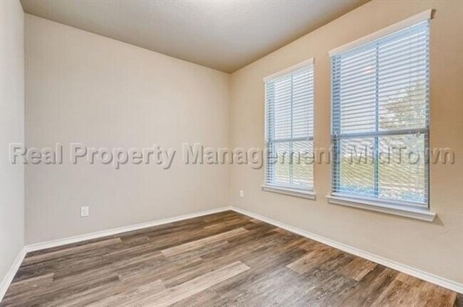 Building Photo - Charming New Home Ready to be called Home!!
