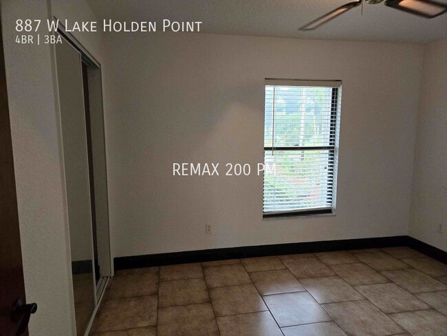 Foto del edificio - 887 W Lake Holden Point