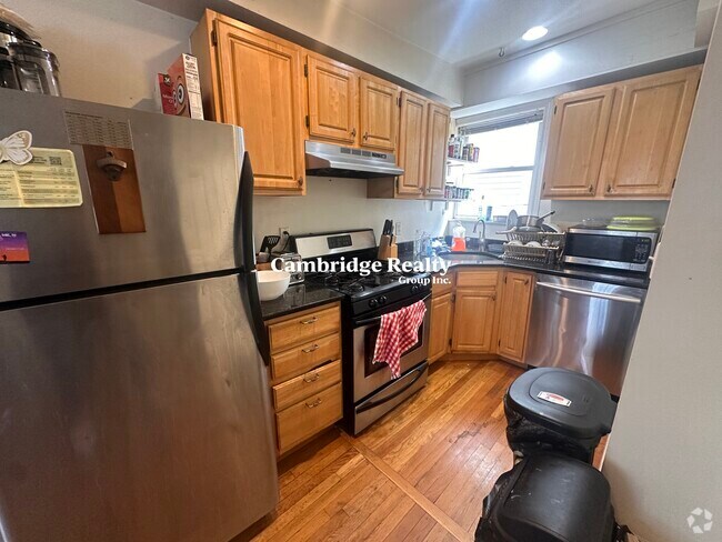 Building Photo - 313 Elm St