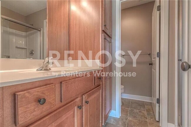 Foto del edificio - 3 Bedroom / 3.5 Bath Townhouse Near KU MED -  Available in August