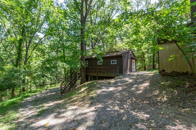 Building Photo - 1 Bed, 1 Bath, Apartment in Harpers Ferry, WV
