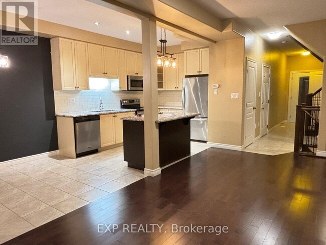 Photo du bâtiment - 6 Chestnut Dr