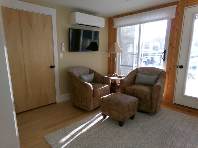 Building Photo - 8 Water St