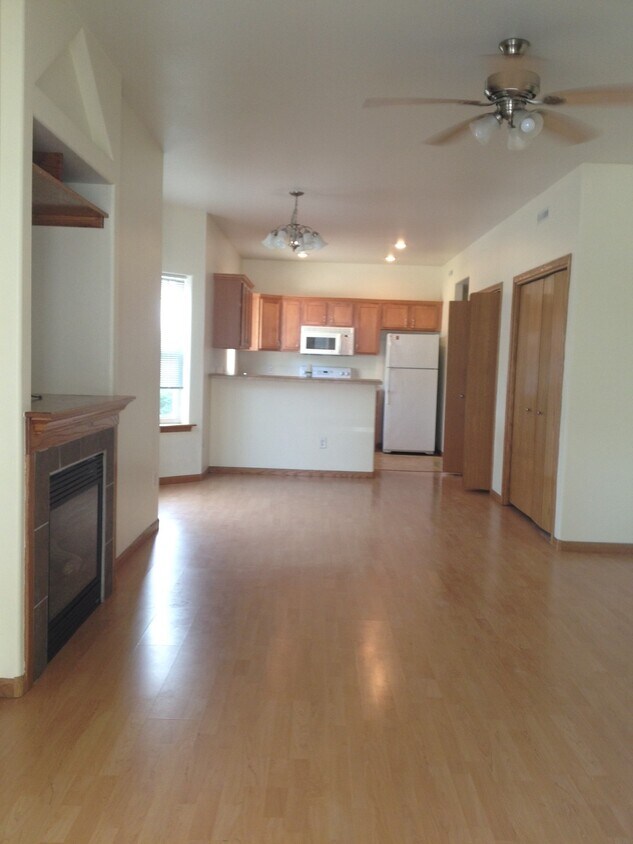 Primary Photo - 512 Olive St