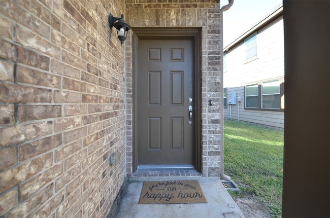 Building Photo - 8335 Columbia Forest Dr