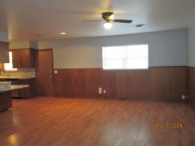 Foto del edificio - HOUSE -- 3 bedrooms, 2 bathrooms, Garage