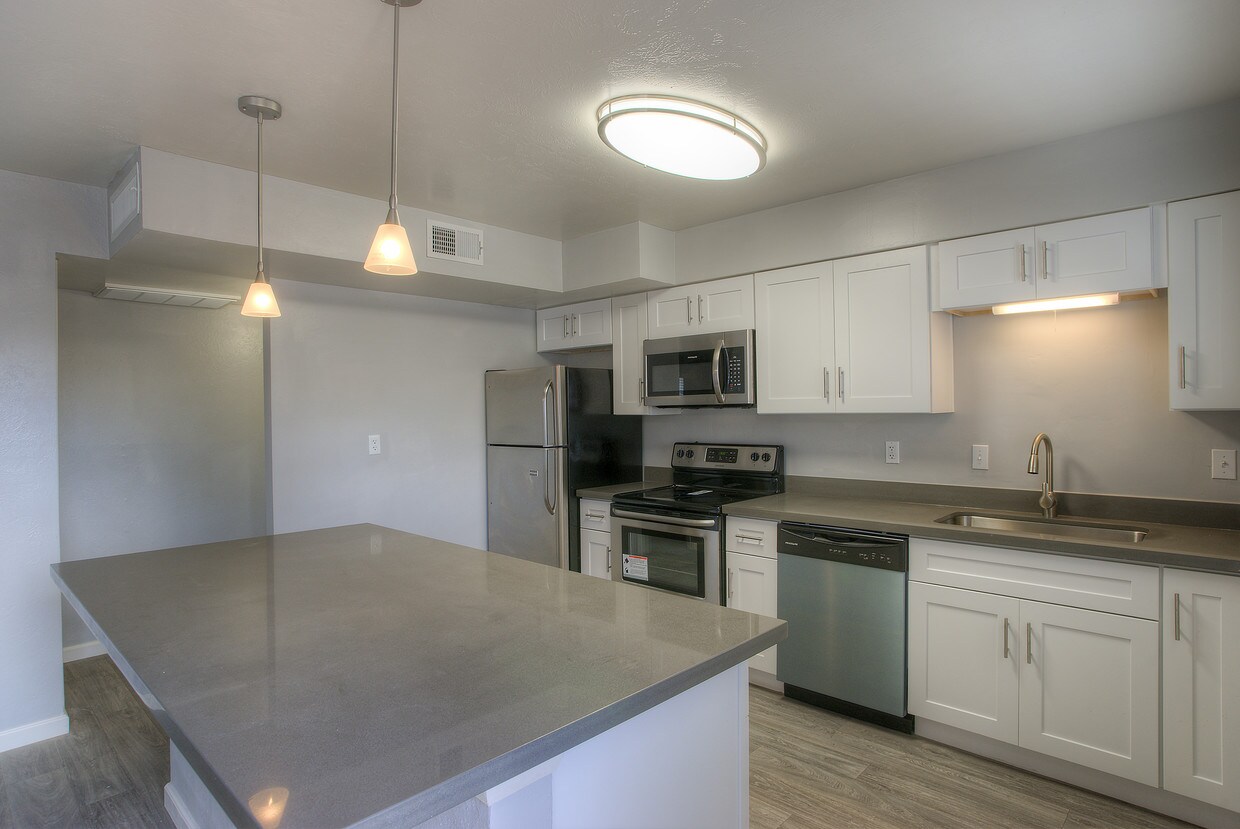 Foto principal - 835 E Marlette Ave