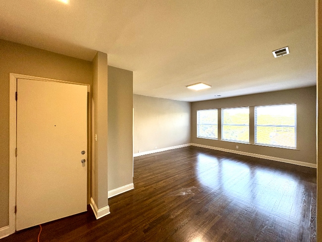 Building Photo - 5115 S Drexel Ave