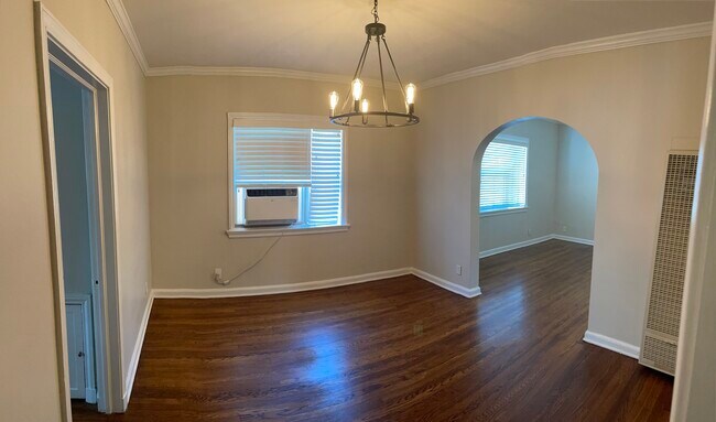 Building Photo - 1216 S Saint Louis Ave