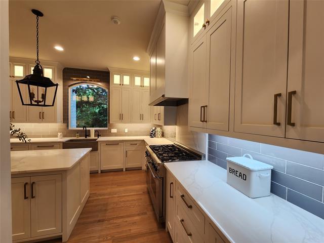 Building Photo - 401 Fall Creek Dr