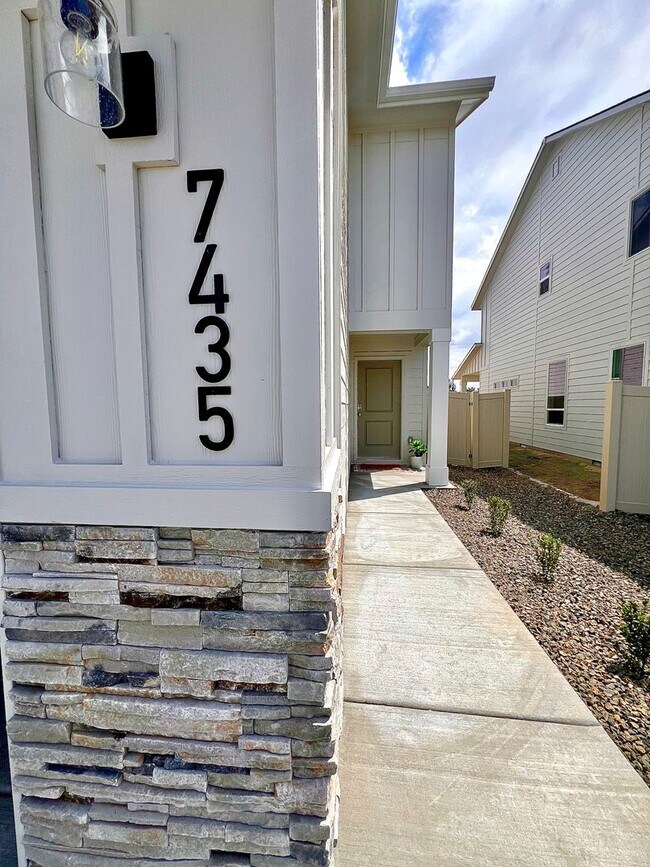 Building Photo - BRAND NEW HOME! 4 Bed/2.5 Bath plus Office and Flex Space Upstairs