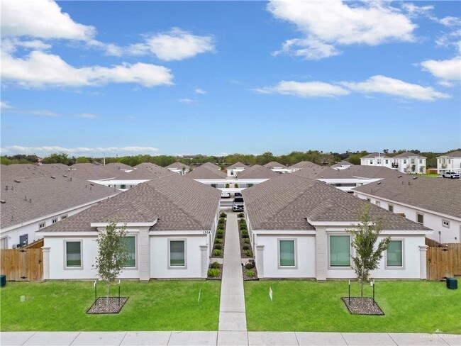 Building Photo - 19 Shavano Dr