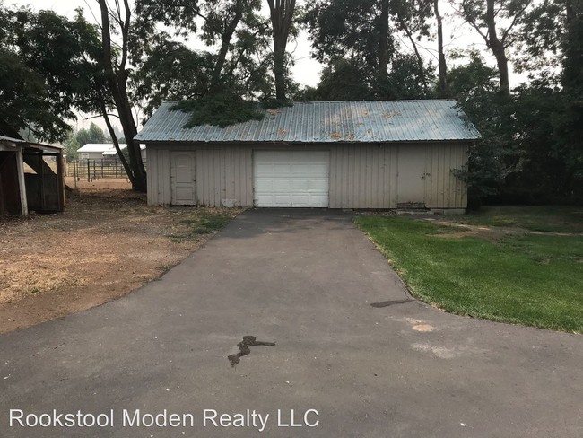Building Photo - 3 br, 1 bath House - 36334 Modoc Point Rd