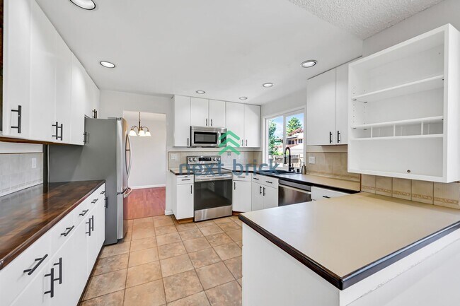 Foto del edificio - 3 Bed 2 Bath Single-family Home is availab...
