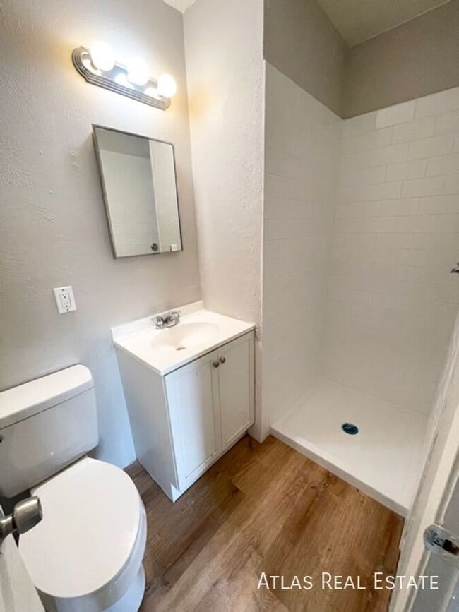 Building Photo - 303 University Dr