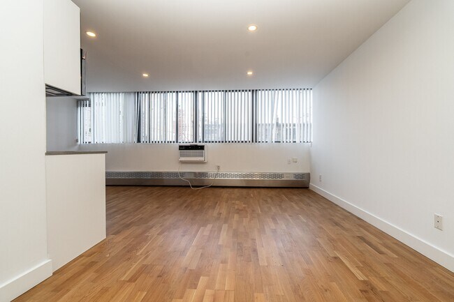 Building Photo - 800 Richmond St W