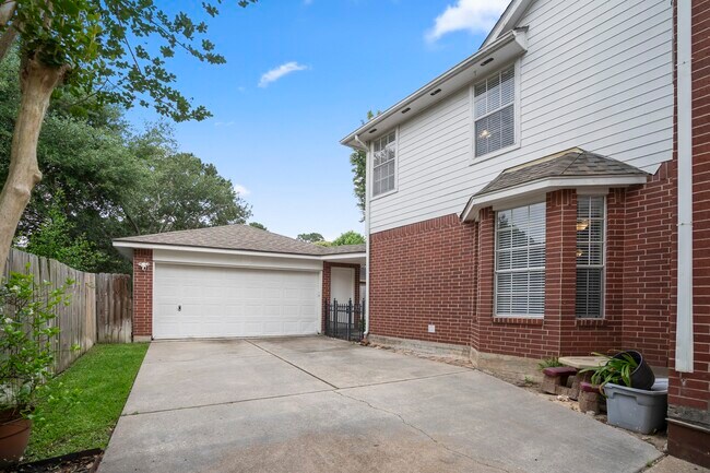 Foto del edificio - 16315 Hammerwood Ct