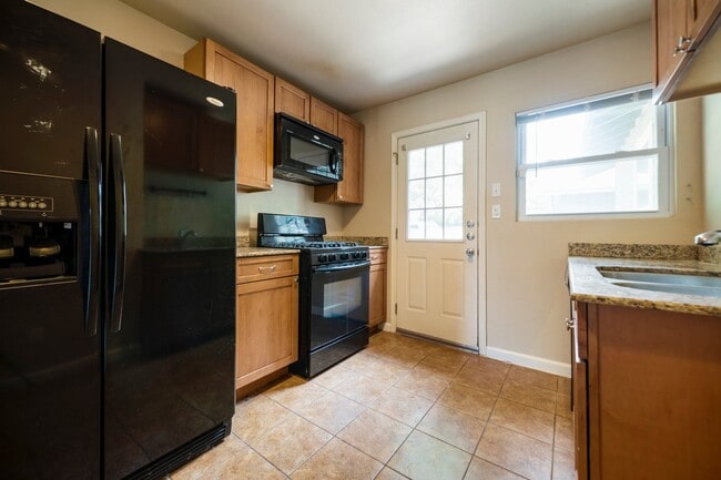 Building Photo - 4805 Evans Ave