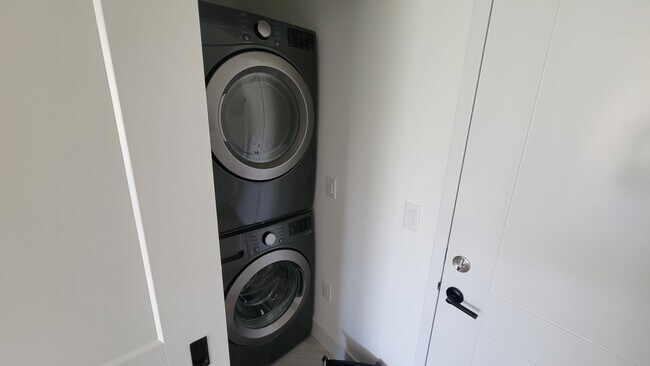 Foto del edificio - 2385 NE 187th St