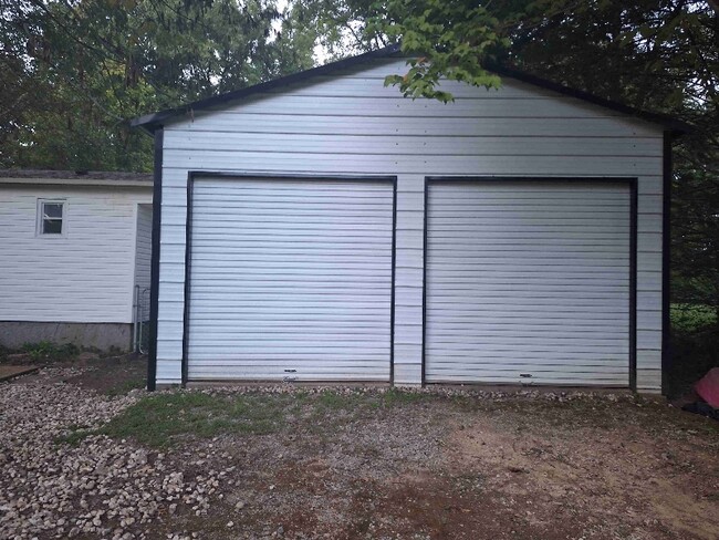 Building Photo - 42 Sunshine Dr