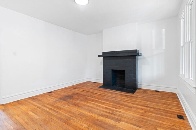 Building Photo - 2 Bed 1 bath House