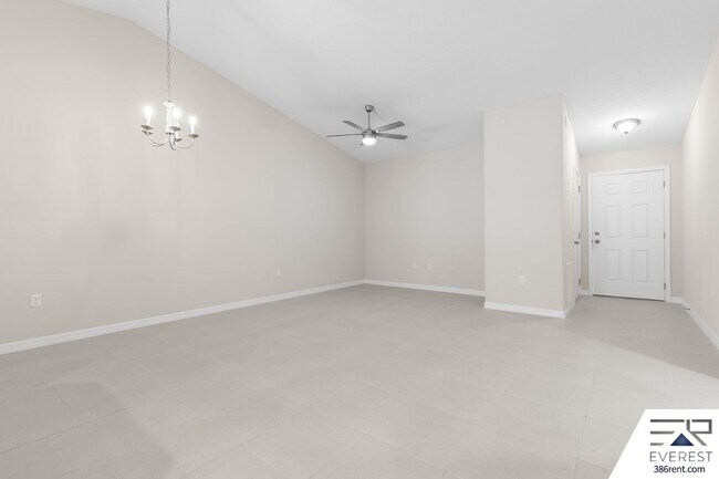 Foto del edificio - FULLY FENCED, LIKE- NEW 3/2/1 TOWNHOUSE ON A CUL DE SAC IN BEAUTIFUL SEMINOLE WOODS