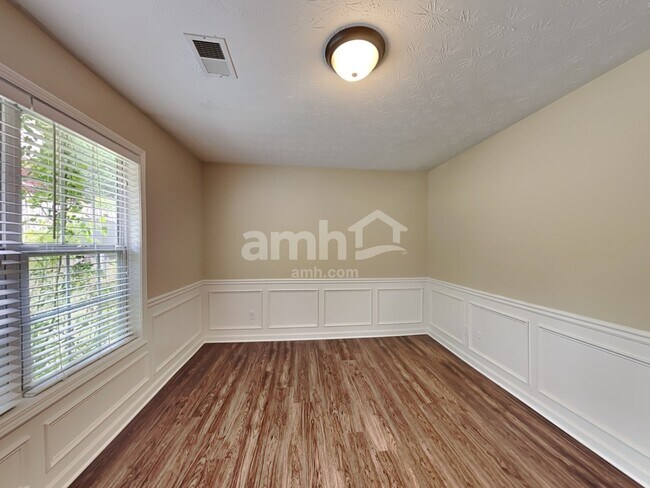 Building Photo - 945 Grace Drive