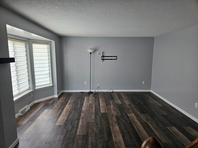 Building Photo - 4267 Sowles Rd