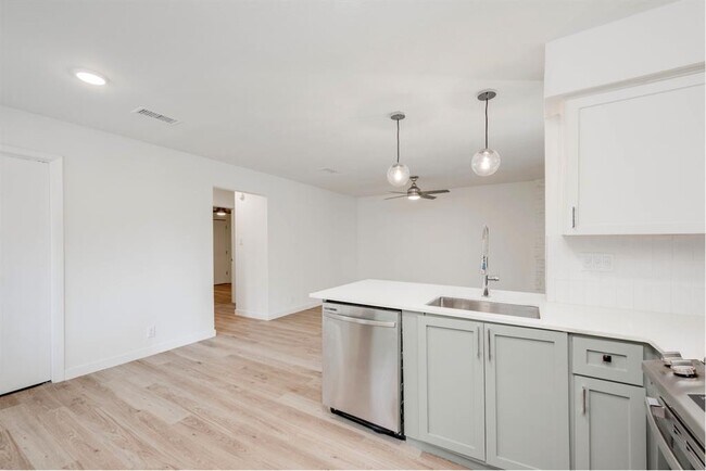 Building Photo - 902 Airoso Cove