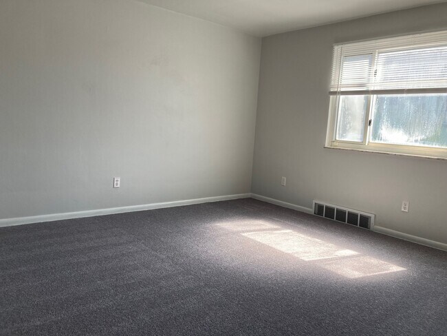 Building Photo - 105 Terrace Ct