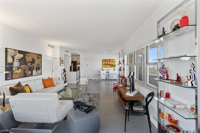 Foto del edificio - 2 br, 2 bath Condo - 1965 S Ocean Dr Apt 16S