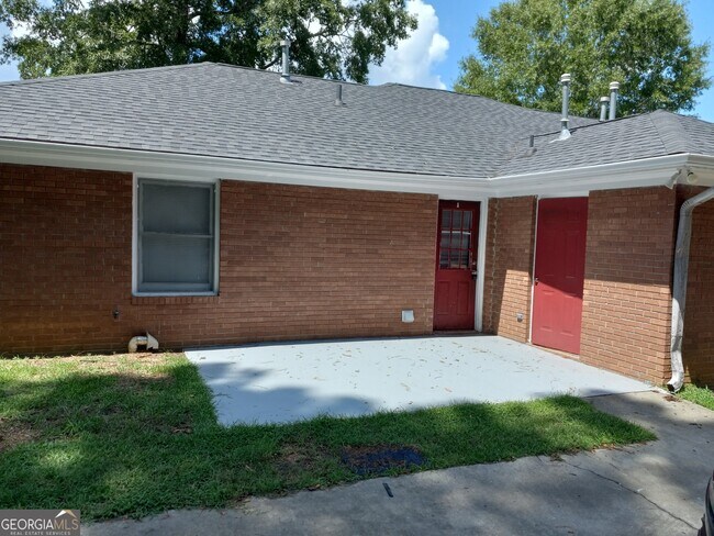 Building Photo - 1861 N Ridge Dr