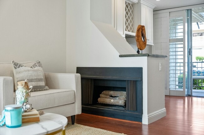 Building Photo - 555 Esplanade