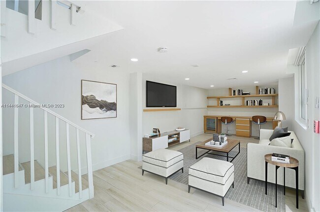 Foto del edificio - 600 NE 27th St